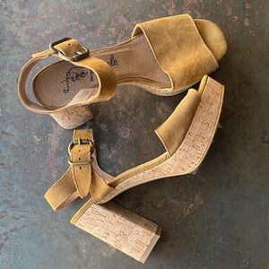 Free People Ladies Brooke Tan Suede Platform Sandals with Cork Heels 38 US 7.5-8